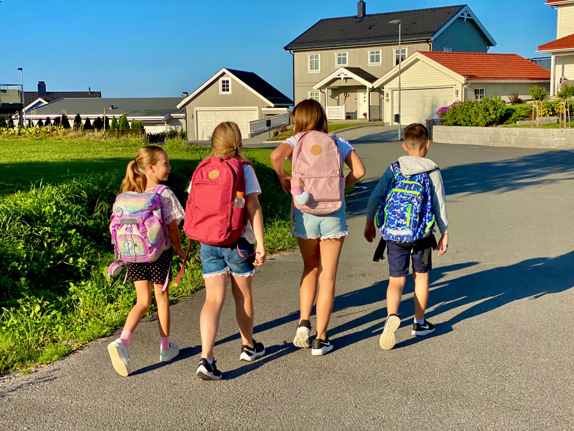 På Ingeberg finner man alltid noen å ta følge med til skolen.