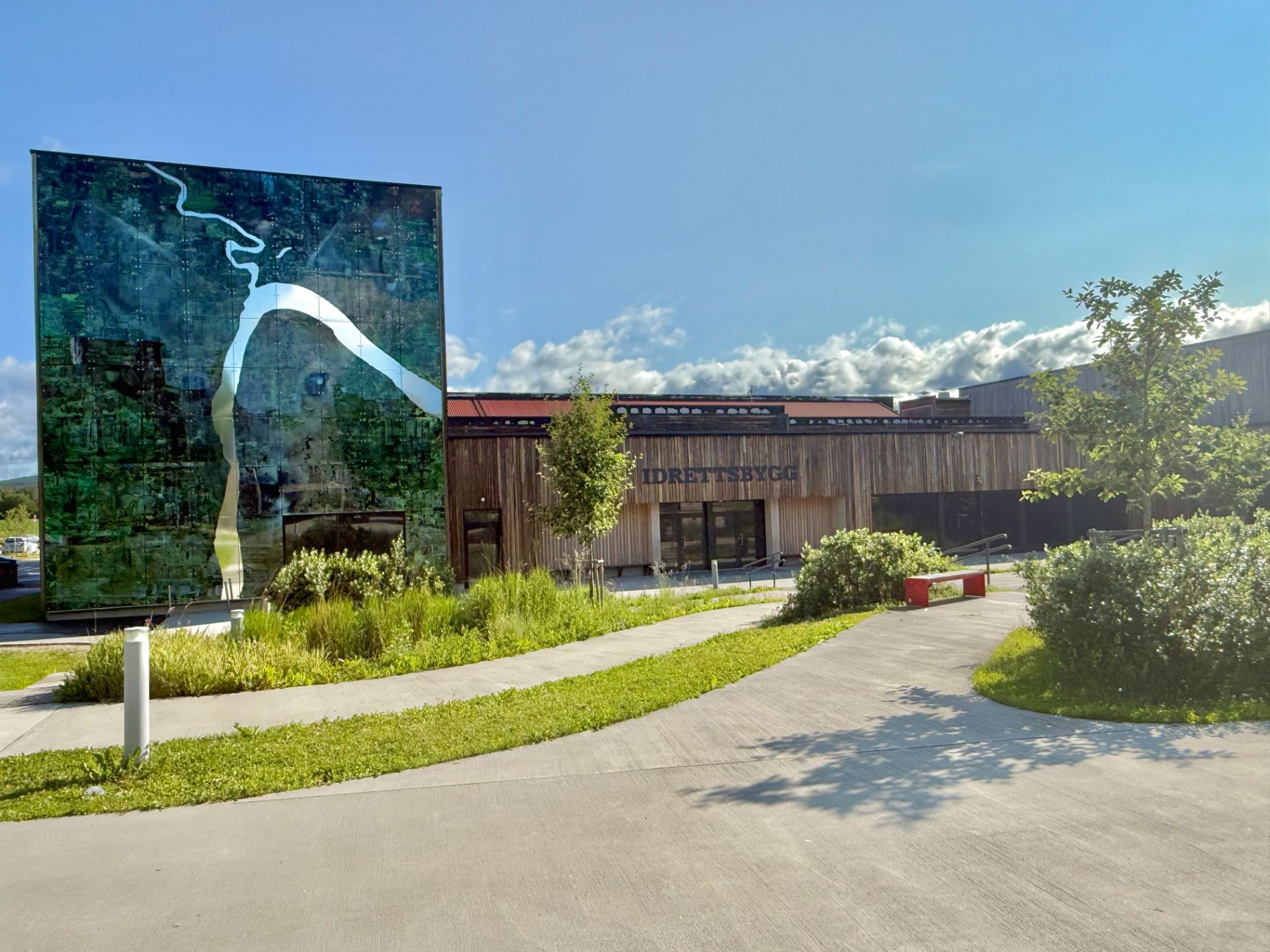 Glommasvingen Skole er en barne- og ungdomsskole som sto ferdig i 2019. Her har de plass til ca. 900 elever.
