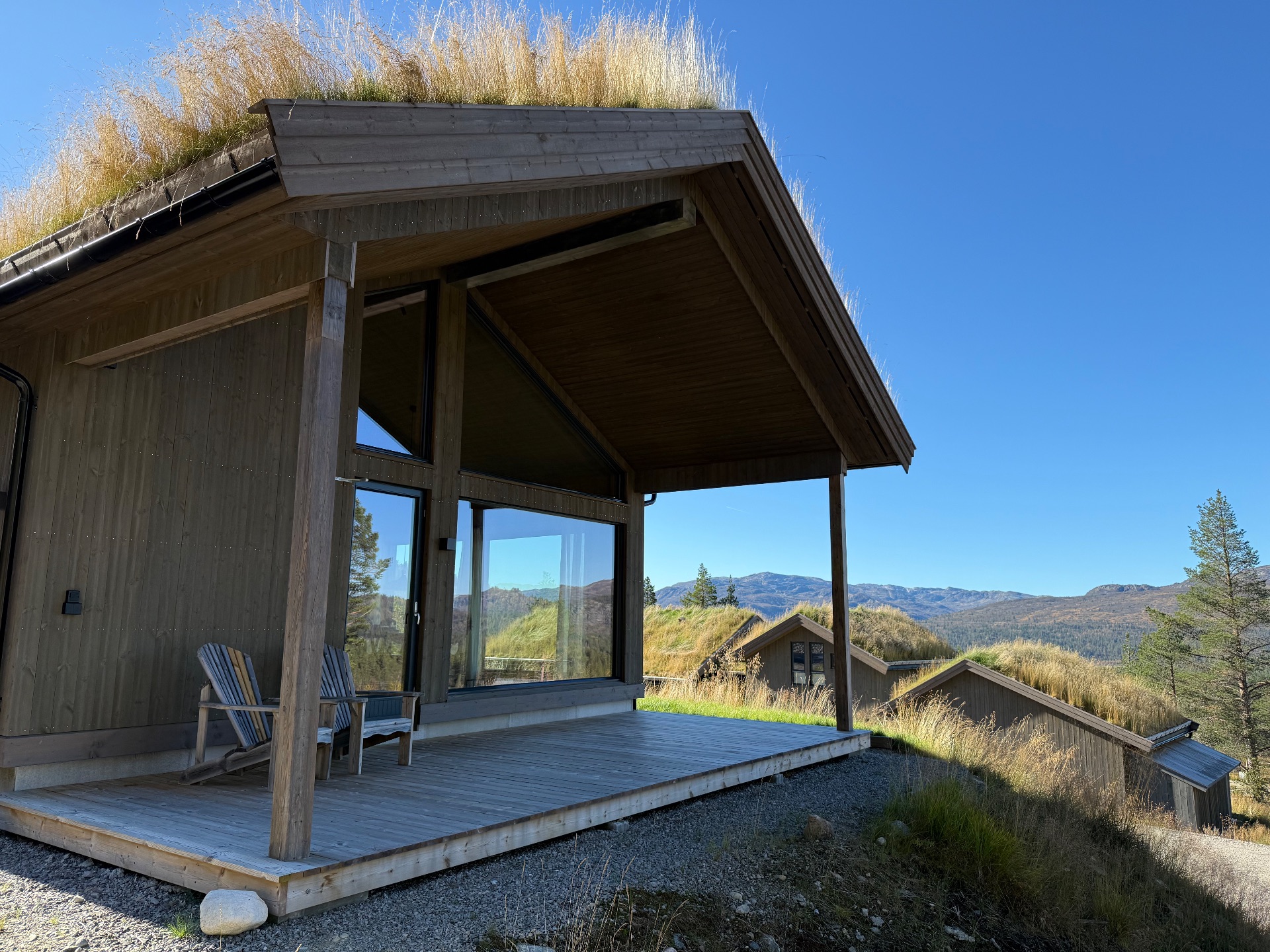 Nabohytten i samme stil