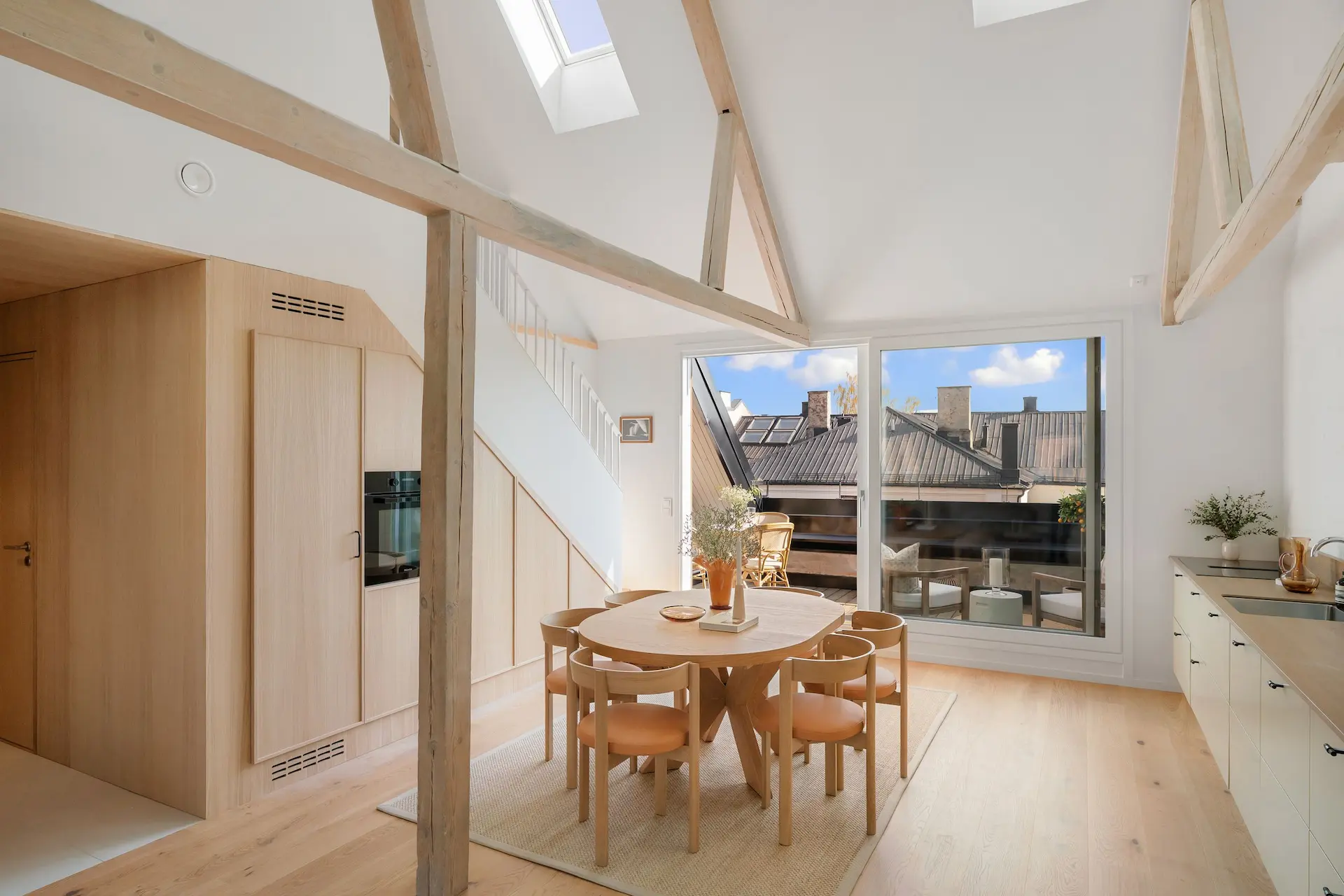 Kitchen and dining space of the loft apartments on Magnus Bergs gate