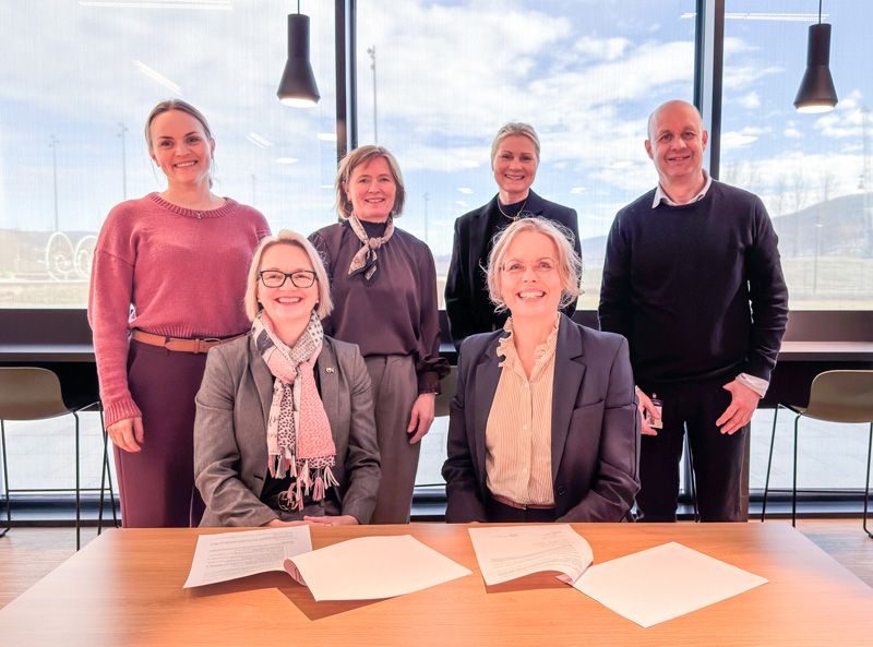 F.v: Julie Indrelid (Prosjekteier for byggetrinn 2, Drammen Helsepark), Pia Bing-Jonsson (rektor på USN), Cecilie Varsi (Dekan Fakultet for helse- og sosialvitenskap, USN) Hugrun Ösp Egilsdottir (Instituttleder, Institutt for sykepleie- og helsevitenskap, USN), Gøril Bergh (Administrerende direktør, Drammen Helsepark), Lars Joakim Tveit (Direktør administrative fellestjenester, USN), (Foto: Jan-Henrik Kulberg / USN)